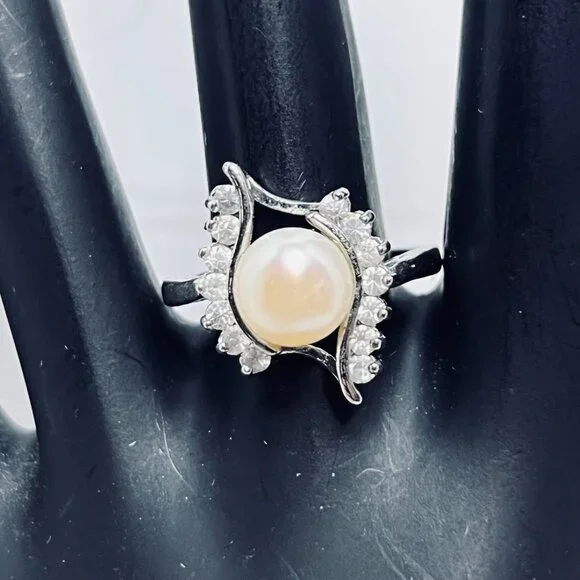 Silver Tone Statement Ring With Faux Pearl And Rhinestones Size 7 (R443) - Picture 2 of 6